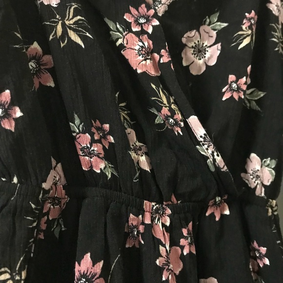Black floral romper XS | Full Tilt - Picture 2 of 5